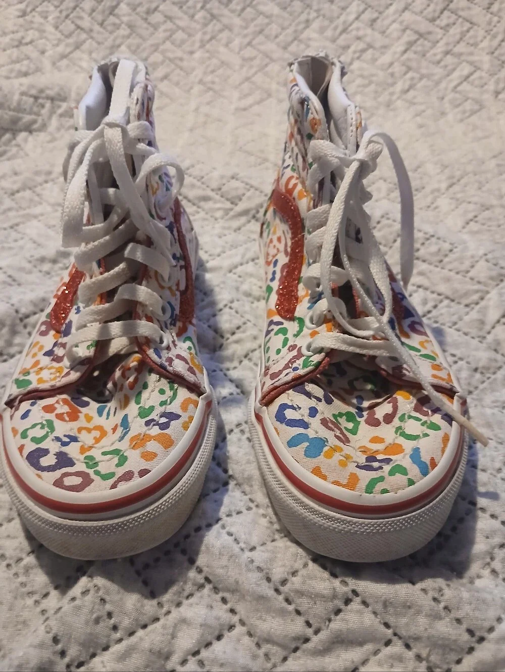 Vans Big Girls High-Top Sneakers in Multicolor Leopard Print. Size 3.5